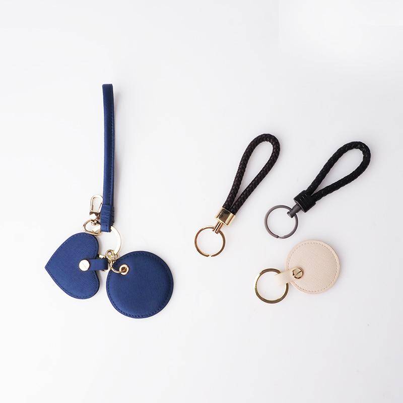 2020 trendy christmas gifts keychain promotional custom leather keyring
